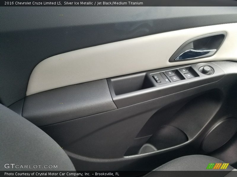 Silver Ice Metallic / Jet Black/Medium Titanium 2016 Chevrolet Cruze Limited LS