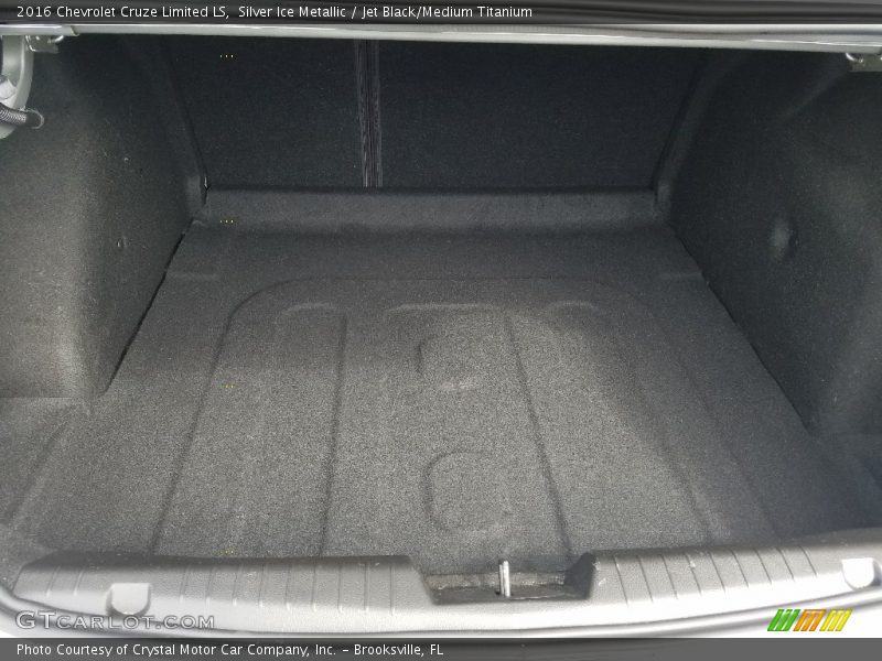 Silver Ice Metallic / Jet Black/Medium Titanium 2016 Chevrolet Cruze Limited LS