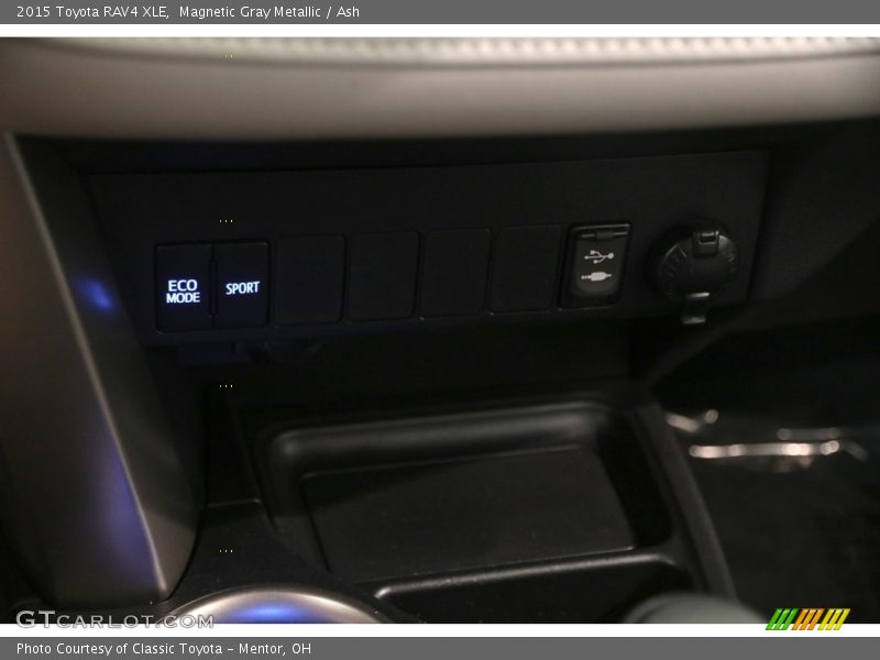 Magnetic Gray Metallic / Ash 2015 Toyota RAV4 XLE