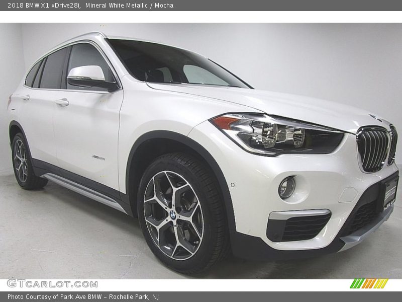 Mineral White Metallic / Mocha 2018 BMW X1 xDrive28i