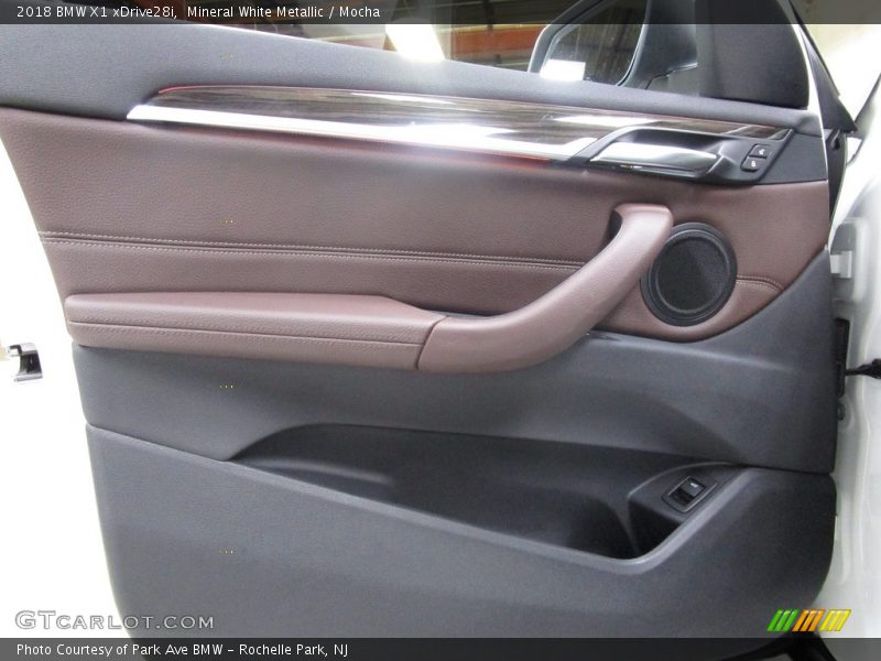 Mineral White Metallic / Mocha 2018 BMW X1 xDrive28i