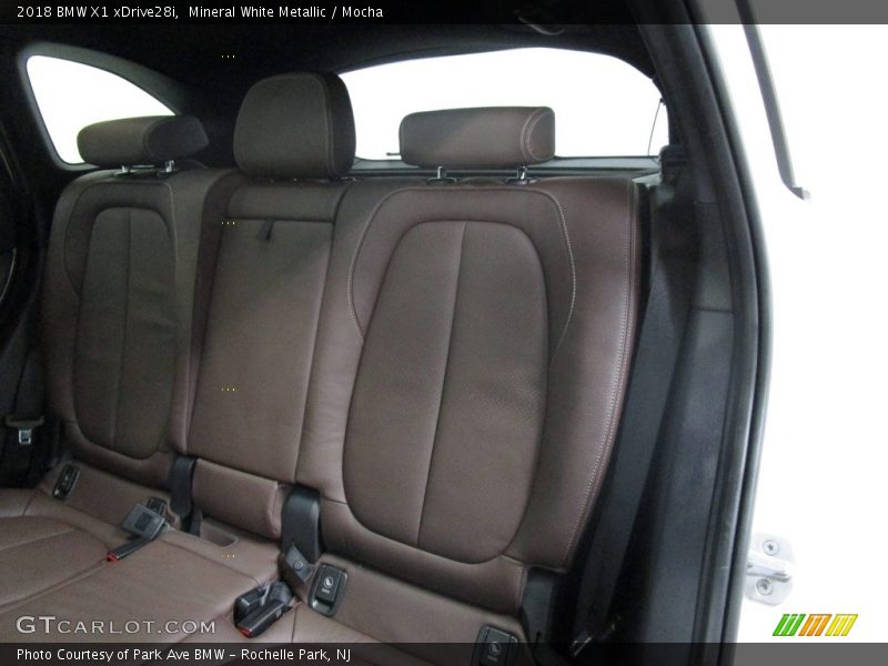 Mineral White Metallic / Mocha 2018 BMW X1 xDrive28i