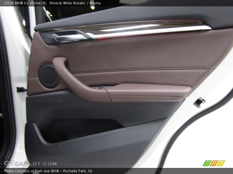 Mineral White Metallic / Mocha 2018 BMW X1 xDrive28i