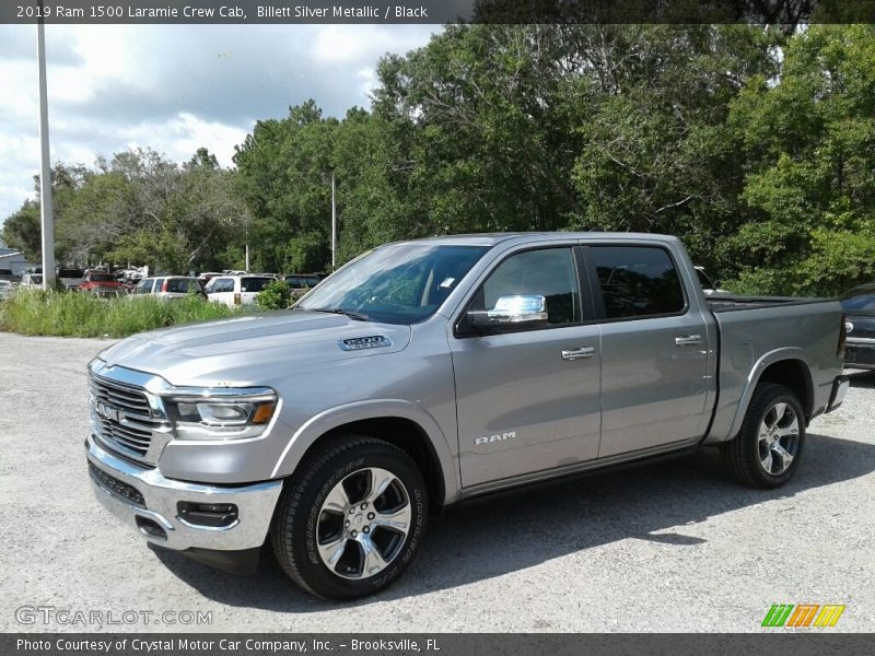 Front 3/4 View of 2019 1500 Laramie Crew Cab