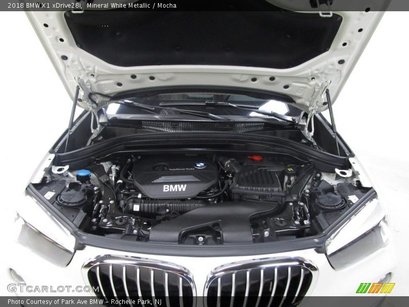 Mineral White Metallic / Mocha 2018 BMW X1 xDrive28i