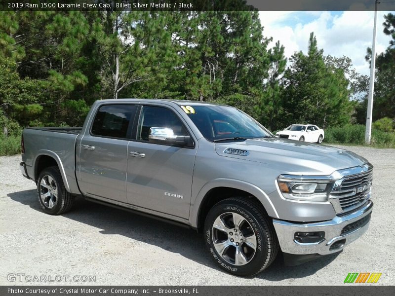 Front 3/4 View of 2019 1500 Laramie Crew Cab
