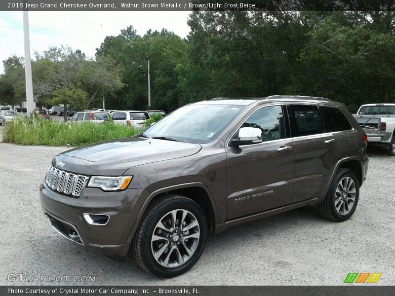 Front 3/4 View of 2018 Grand Cherokee Overland