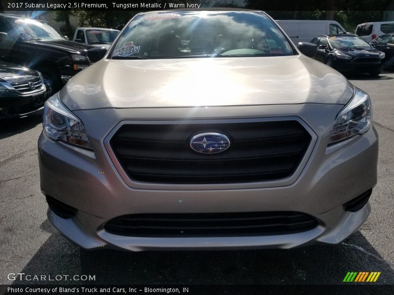 Tungsten Metallic / Warm Ivory 2017 Subaru Legacy 2.5i Premium