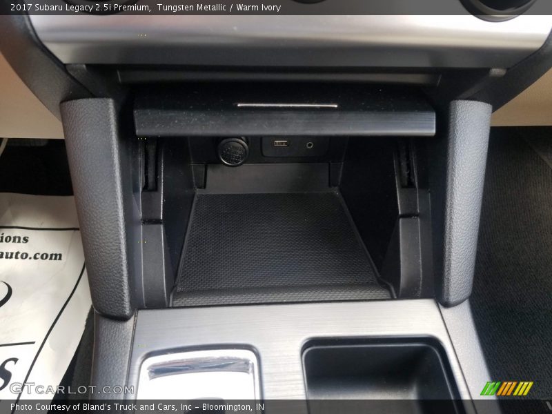 Tungsten Metallic / Warm Ivory 2017 Subaru Legacy 2.5i Premium