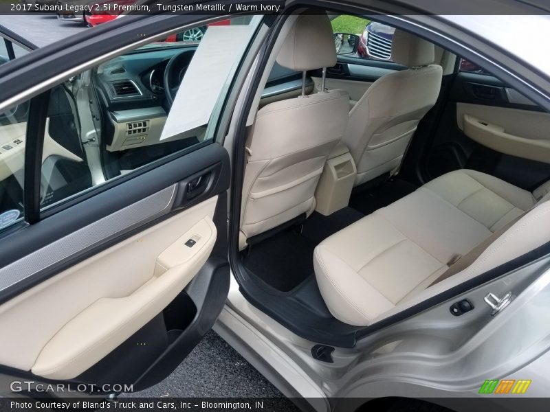 Tungsten Metallic / Warm Ivory 2017 Subaru Legacy 2.5i Premium