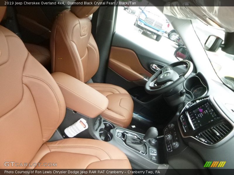 Diamond Black Crystal Pearl / Black/Tan 2019 Jeep Cherokee Overland 4x4
