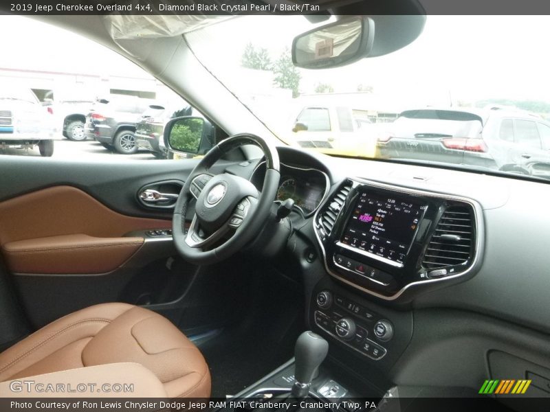 Diamond Black Crystal Pearl / Black/Tan 2019 Jeep Cherokee Overland 4x4