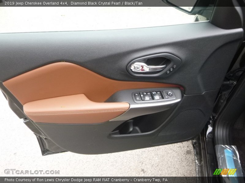 Diamond Black Crystal Pearl / Black/Tan 2019 Jeep Cherokee Overland 4x4