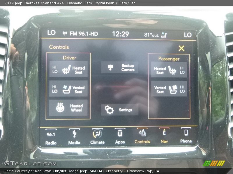 Diamond Black Crystal Pearl / Black/Tan 2019 Jeep Cherokee Overland 4x4