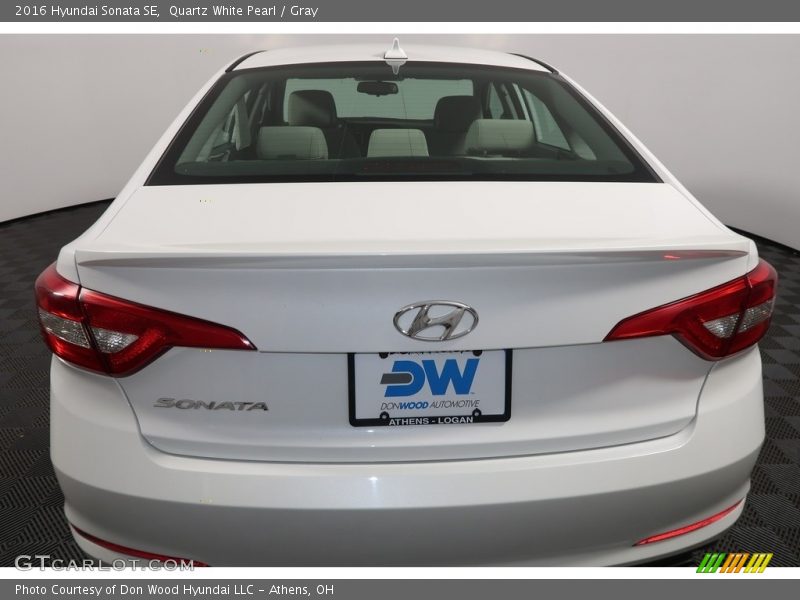 Quartz White Pearl / Gray 2016 Hyundai Sonata SE