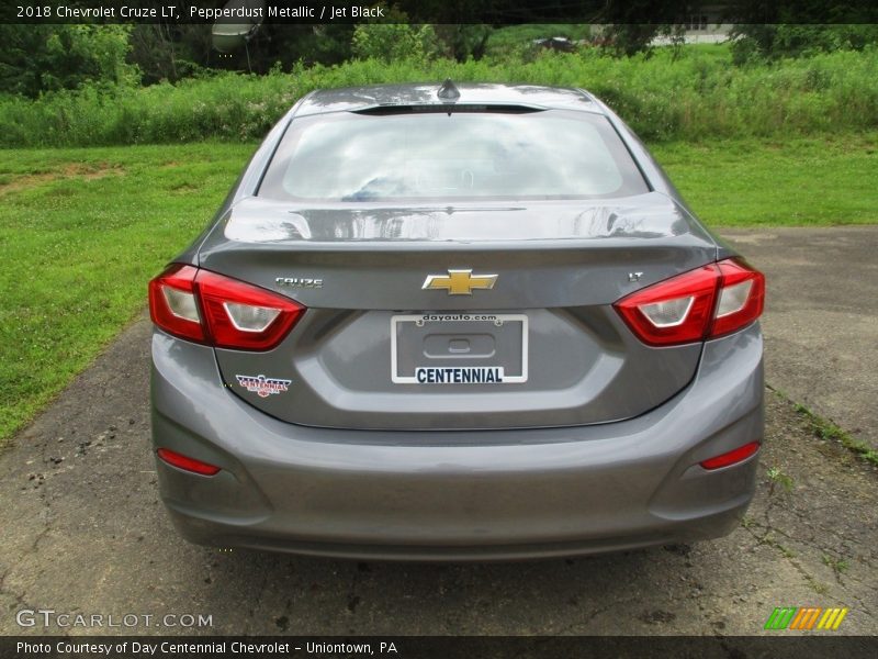 Pepperdust Metallic / Jet Black 2018 Chevrolet Cruze LT