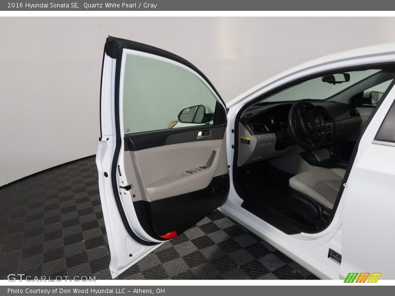 Quartz White Pearl / Gray 2016 Hyundai Sonata SE