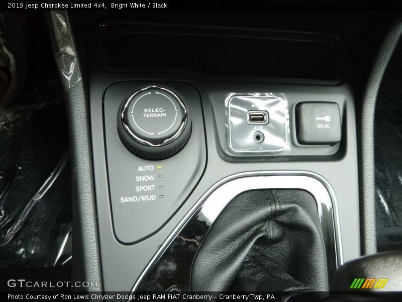 Bright White / Black 2019 Jeep Cherokee Limited 4x4