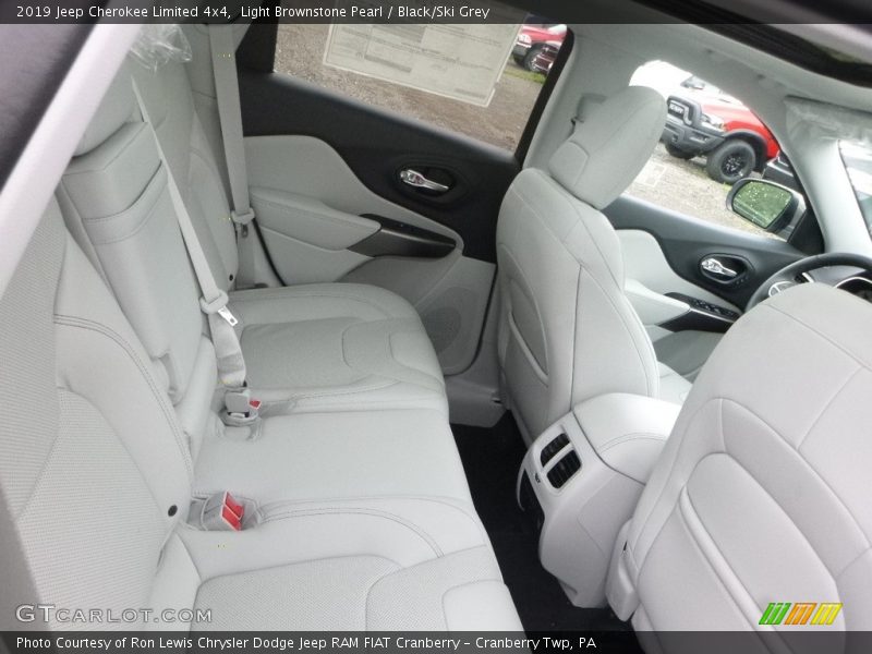 Light Brownstone Pearl / Black/Ski Grey 2019 Jeep Cherokee Limited 4x4