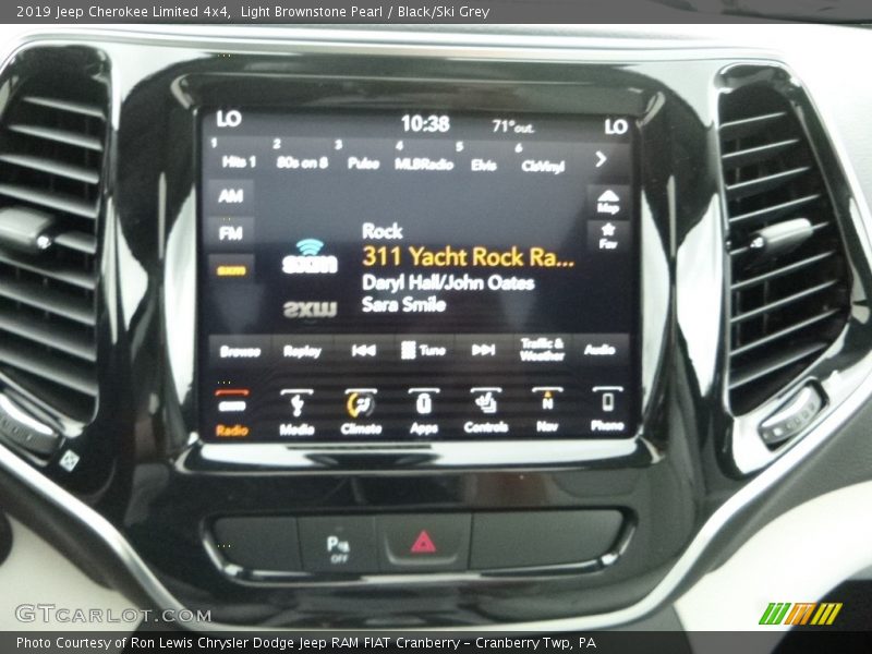 Light Brownstone Pearl / Black/Ski Grey 2019 Jeep Cherokee Limited 4x4
