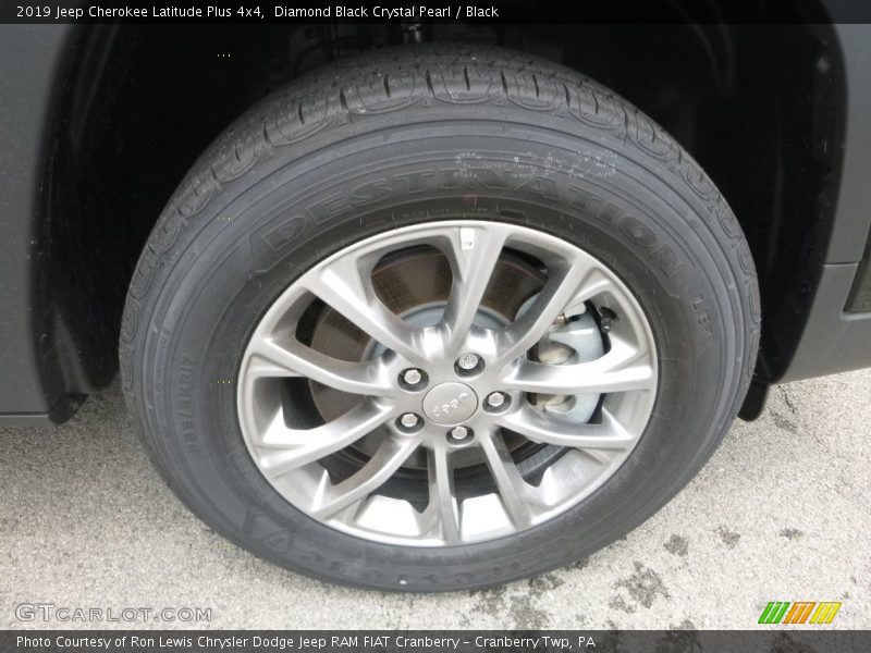 Diamond Black Crystal Pearl / Black 2019 Jeep Cherokee Latitude Plus 4x4