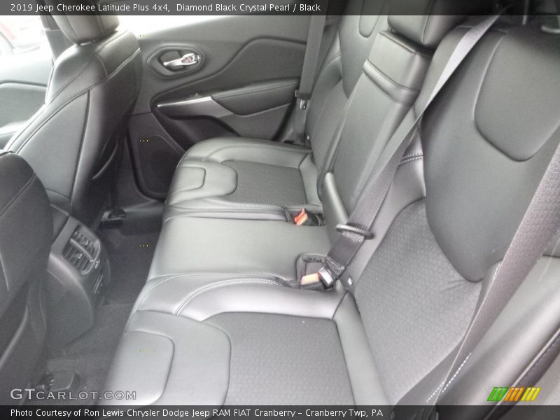 Diamond Black Crystal Pearl / Black 2019 Jeep Cherokee Latitude Plus 4x4