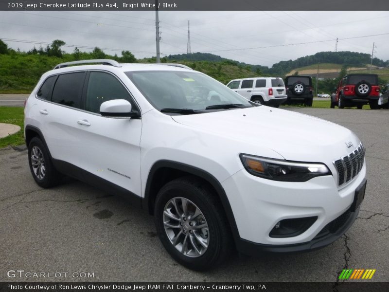 Bright White / Black 2019 Jeep Cherokee Latitude Plus 4x4