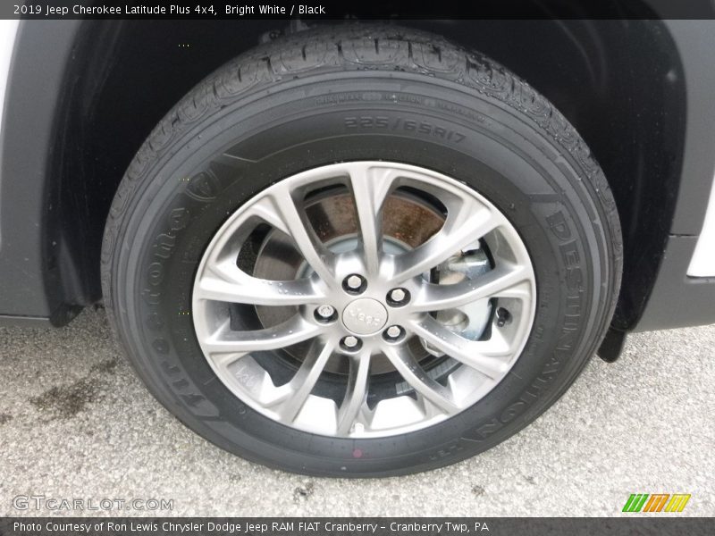 Bright White / Black 2019 Jeep Cherokee Latitude Plus 4x4