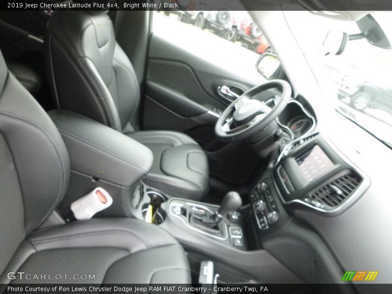 Bright White / Black 2019 Jeep Cherokee Latitude Plus 4x4