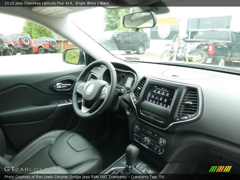 Bright White / Black 2019 Jeep Cherokee Latitude Plus 4x4