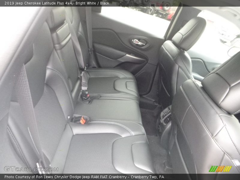 Bright White / Black 2019 Jeep Cherokee Latitude Plus 4x4