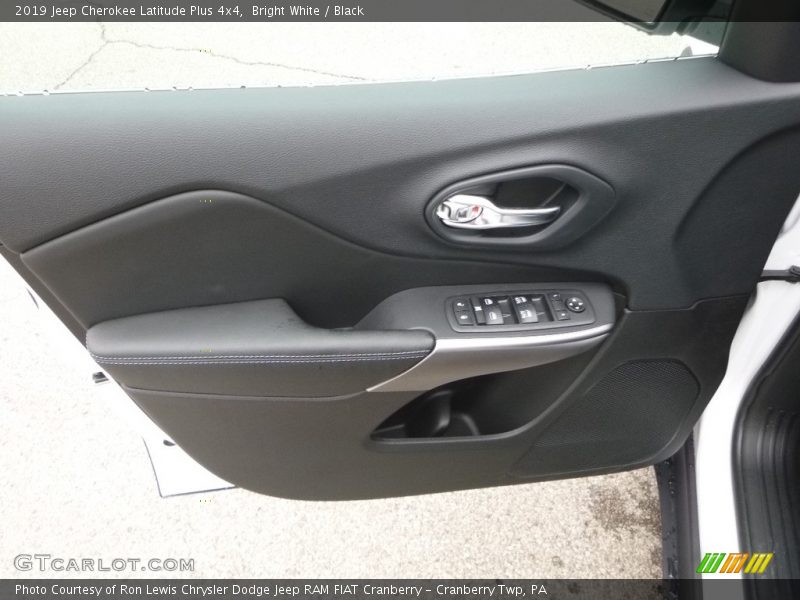 Bright White / Black 2019 Jeep Cherokee Latitude Plus 4x4
