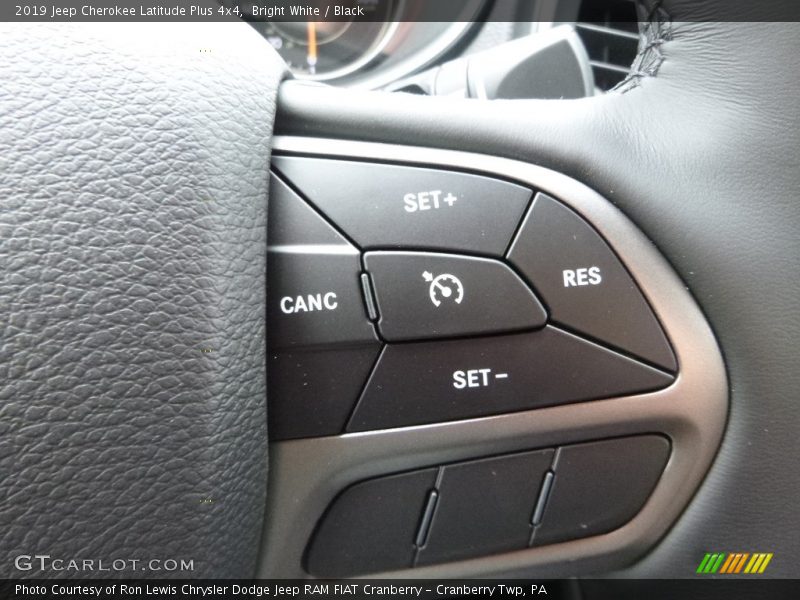 Bright White / Black 2019 Jeep Cherokee Latitude Plus 4x4