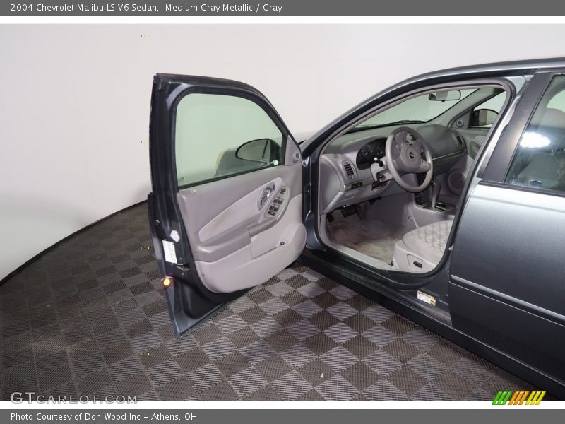 Medium Gray Metallic / Gray 2004 Chevrolet Malibu LS V6 Sedan