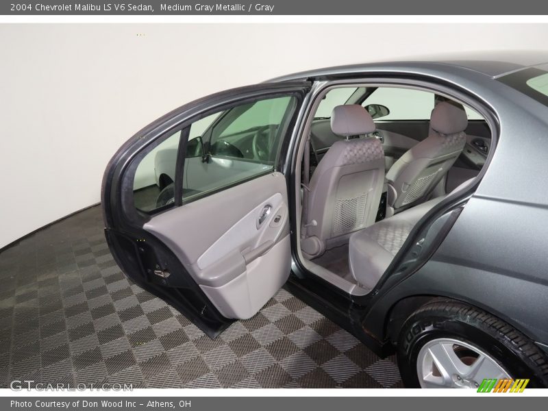Medium Gray Metallic / Gray 2004 Chevrolet Malibu LS V6 Sedan