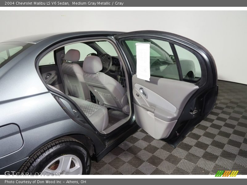Medium Gray Metallic / Gray 2004 Chevrolet Malibu LS V6 Sedan