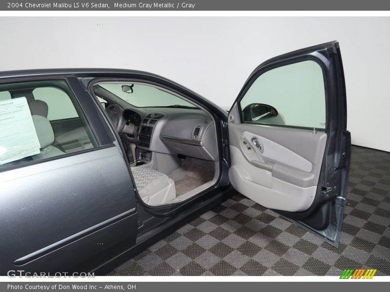 Medium Gray Metallic / Gray 2004 Chevrolet Malibu LS V6 Sedan