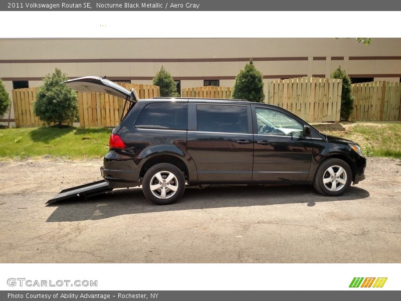 Nocturne Black Metallic / Aero Gray 2011 Volkswagen Routan SE
