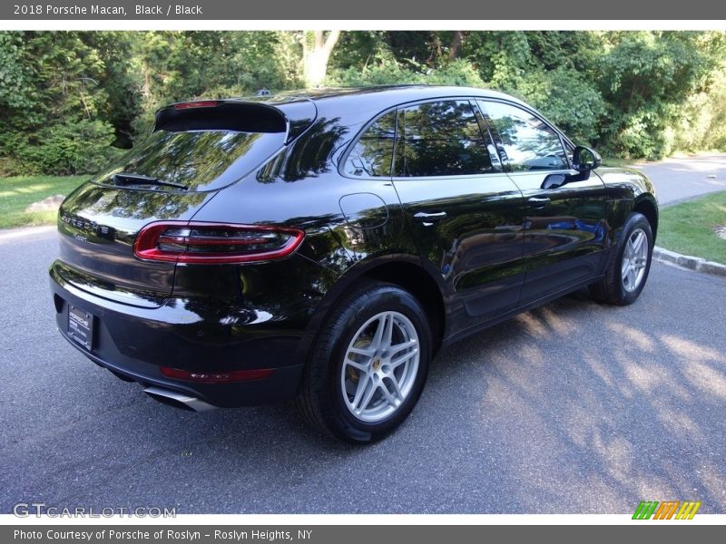 Black / Black 2018 Porsche Macan