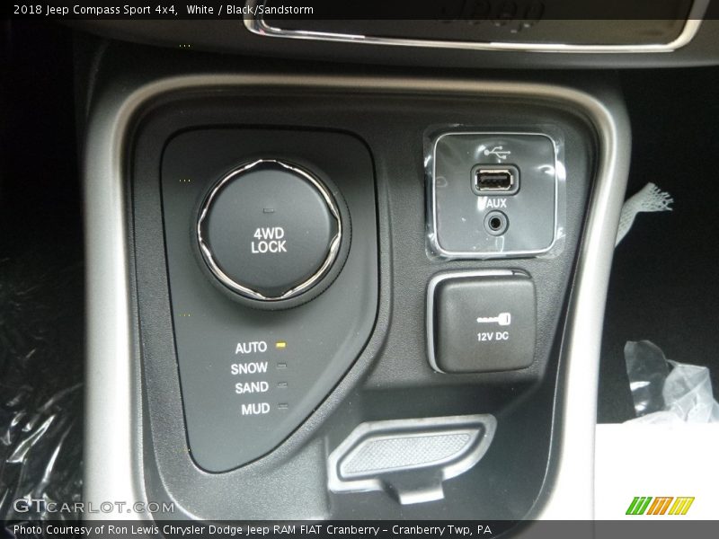 White / Black/Sandstorm 2018 Jeep Compass Sport 4x4