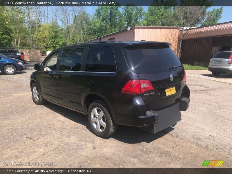 Nocturne Black Metallic / Aero Gray 2011 Volkswagen Routan SE