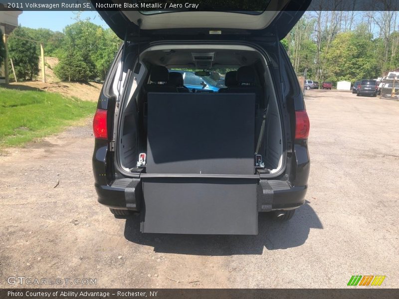 Nocturne Black Metallic / Aero Gray 2011 Volkswagen Routan SE