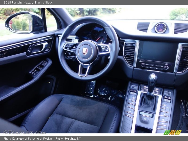 Black / Black 2018 Porsche Macan