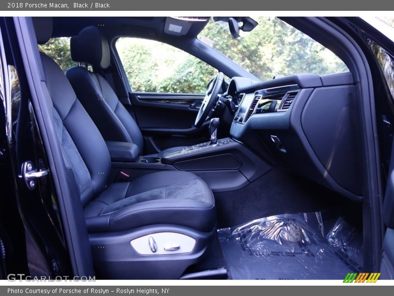 Black / Black 2018 Porsche Macan