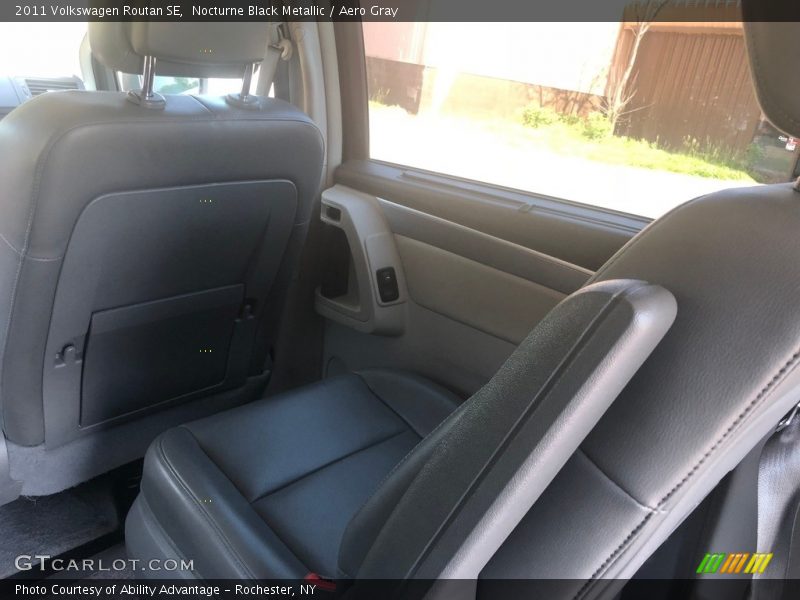 Nocturne Black Metallic / Aero Gray 2011 Volkswagen Routan SE