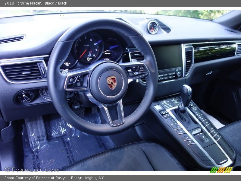 Black / Black 2018 Porsche Macan