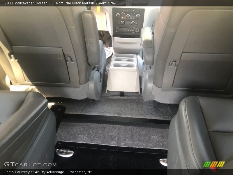 Nocturne Black Metallic / Aero Gray 2011 Volkswagen Routan SE