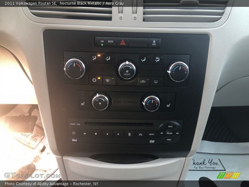 Nocturne Black Metallic / Aero Gray 2011 Volkswagen Routan SE