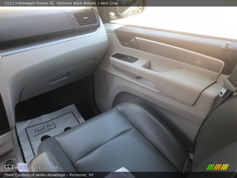 Nocturne Black Metallic / Aero Gray 2011 Volkswagen Routan SE