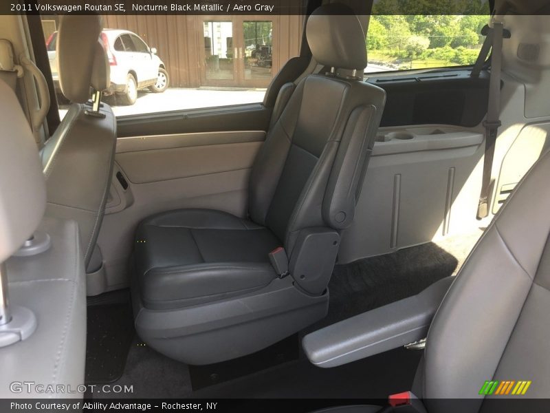 Nocturne Black Metallic / Aero Gray 2011 Volkswagen Routan SE